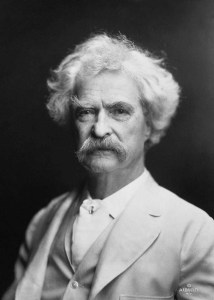 Mark Twain fotografiado por A.F. Bradley. Fuente: Wikipedia